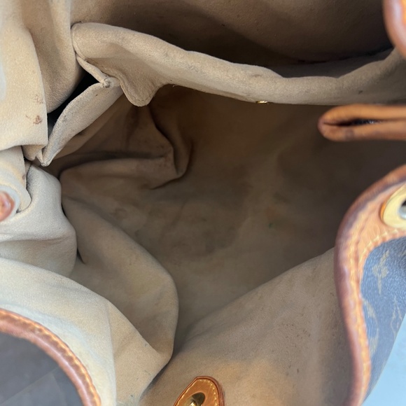 Louis Vuitton Galleria - Picture 13 of 13